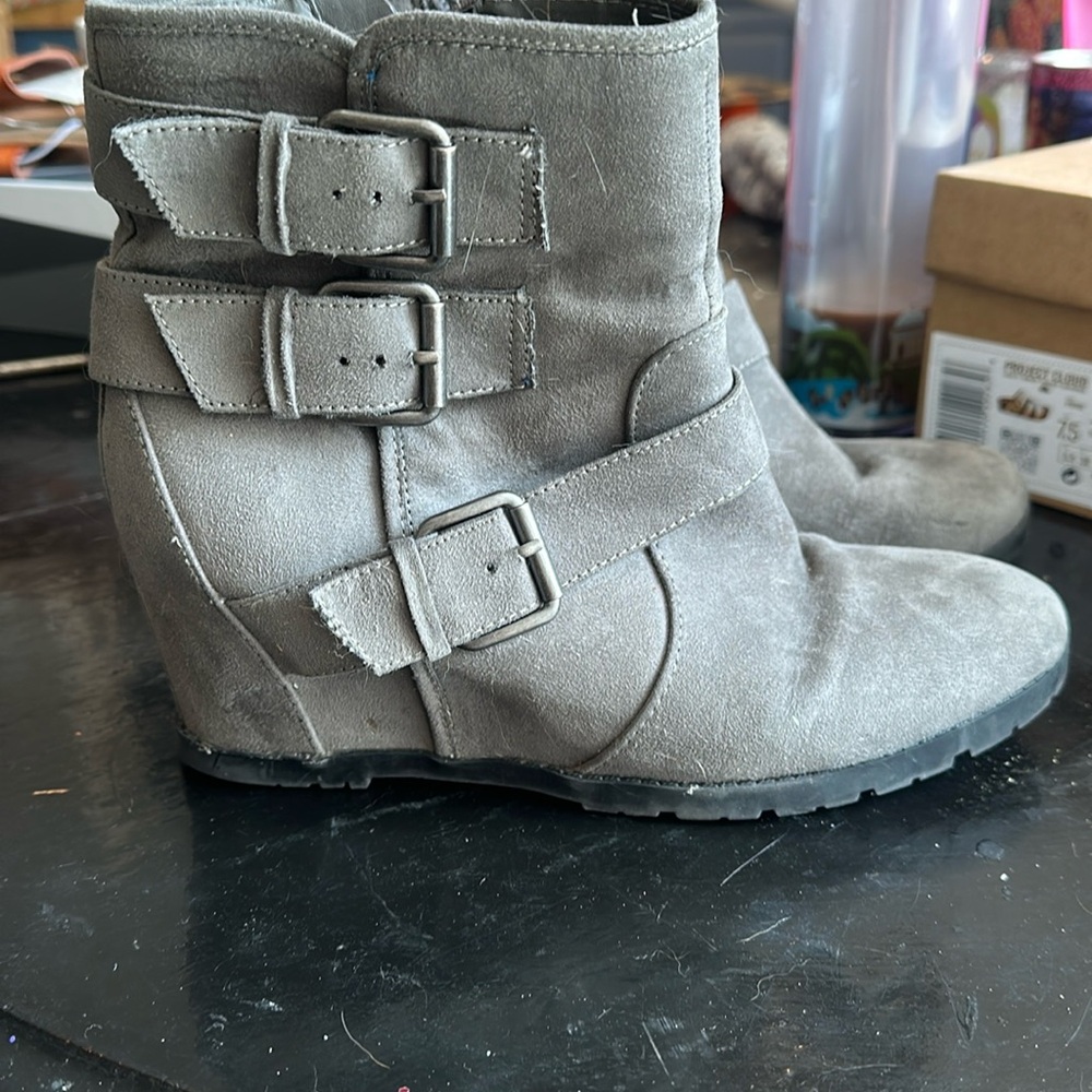 unisa-cute booties size 7